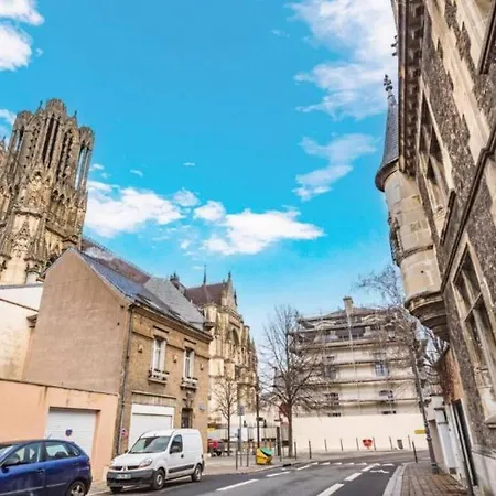 Fire, Appartement Vue Cathedrale Reims Exterior foto